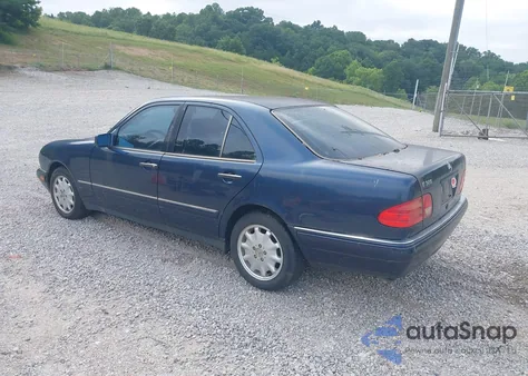 1998 Mercedes-Benz E 320 из США, поврежденный, VIN WDBJF65FXWA642827